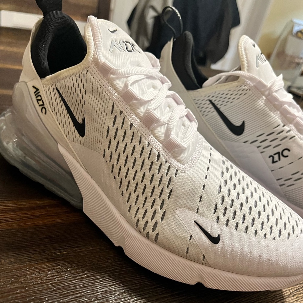 BRAND NEW Nike Air Max 270 Men’s Size 11